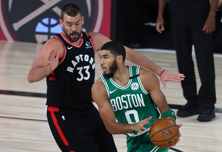  塔图姆35分绿军横扫猛龙  