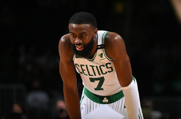  拉齐奥定位球战术显神效，客场逼平传统豪门