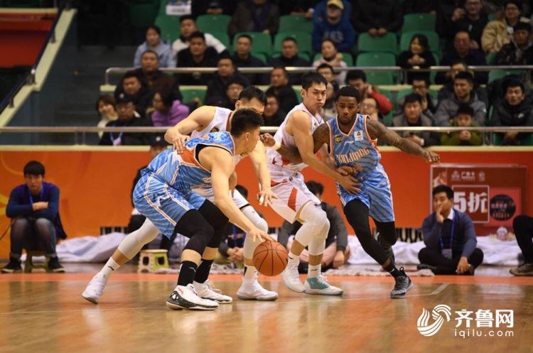 沃尔夫斯堡定位球战术显神通,主场力克强敌全取三分